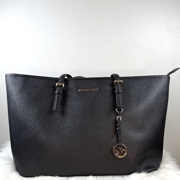 Michael Kors Voyager Black Large Leather Travel Tote - Picture 1 of 16